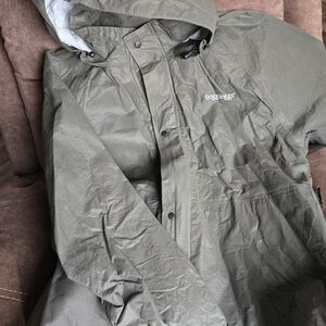 frogg toggs Men's Olive Green Waterproof Hooded Raincoat